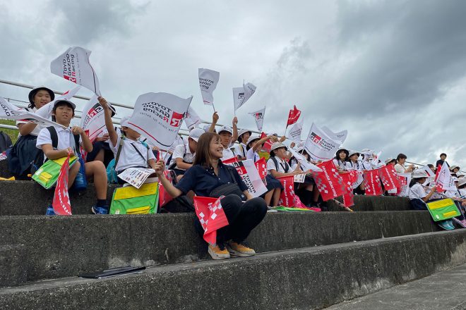 『スマイル・キッズ at おかやま』開催。サーキット施設や走行を見学、坪井＆牧野を招いて特別授業も