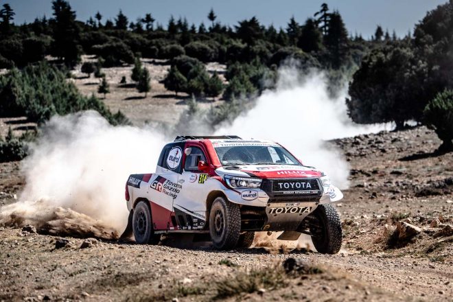 フェルナンド・アロンソがドライブする304号車トヨタ・ハイラックス