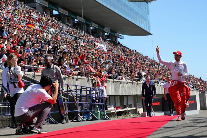 2019年F1第17戦日本GP日曜 ドライバーズパレード ドライバーズパレード　セバスチャン・ベッテル（フェラーリ）