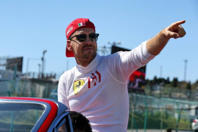2019年F1第17戦日本GP日曜 ドライバーズパレード ドライバーズパレード　セバスチャン・ベッテル（フェラーリ）