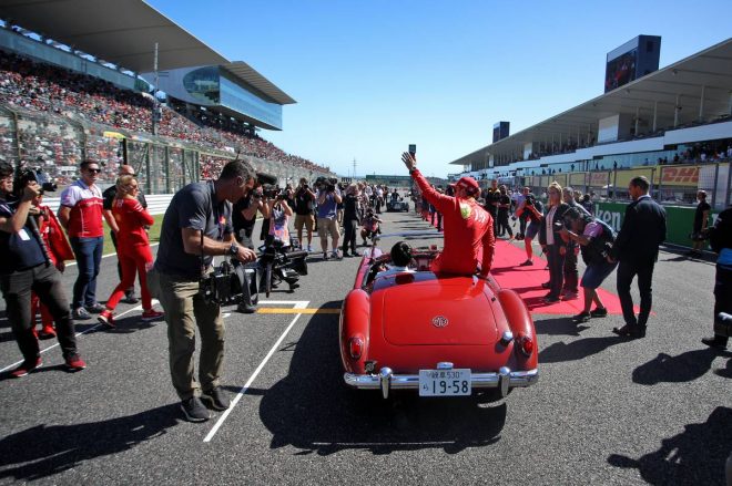 2019年F1第17戦日本GP日曜 ドライバーズパレード　シャルル・ルクレール（フェラーリ）