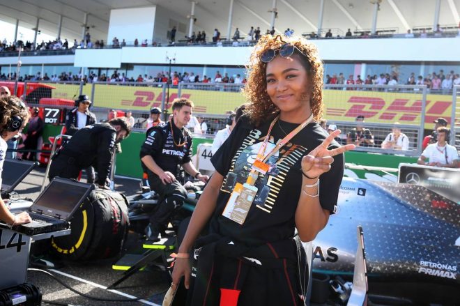 2019年F1第17戦日本GP　ミュージシャンのクリスタル・ケイ