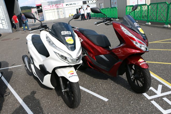 ロレンソとマルケス用のホンダPCX150