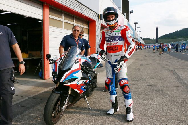 BMW・S1000RRに乗るアレックス・デ・アンジェリス