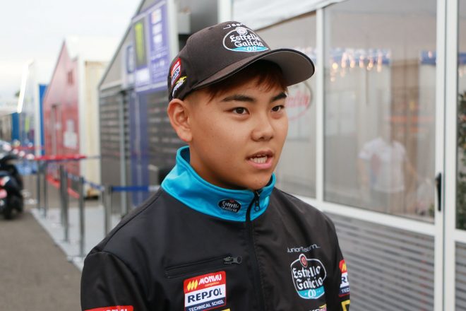 初日の走りを振り返る山中琉聖(Estrella Galicia 0,0)