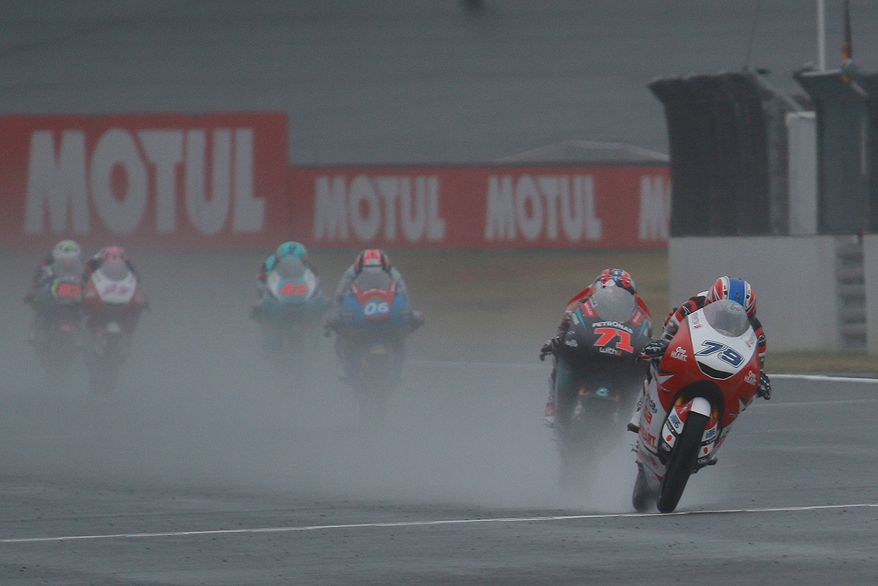 予選日のMoto3クラス走行