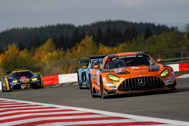 ブラックファルコンのメンテナンスでVLN8に参戦した新型メルセデスAMG GT3