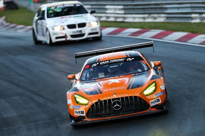 ブラックファルコンのメンテナンスでVLN8に参戦した新型メルセデスAMG GT3