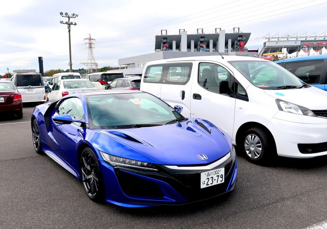 この車高を見れば、運動性能がいかに高いかわかるが、エンジンのレスポンスの良さも最高。