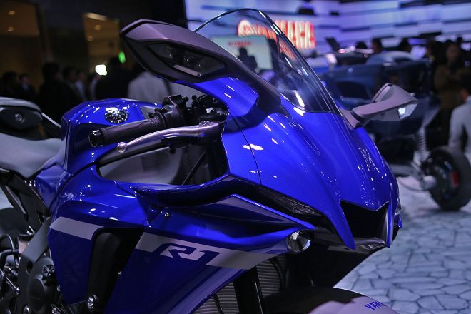 フロントマスクが変更となったYZF-R1