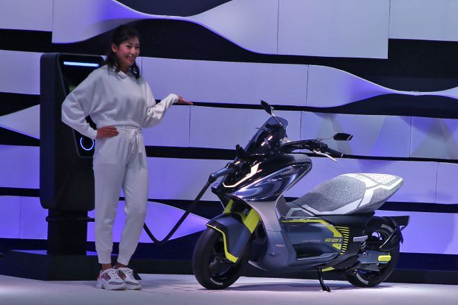 急速充電の端子を差し込んだE01