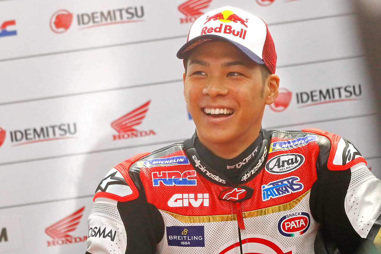 ピットでは笑顔を見せた中上貴晶（LCRホンダ・イデミツ）