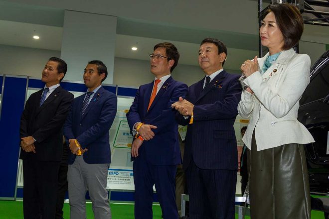 会見の場には三原じゅん子参議院議員など、自民党モータースポーツ振興議員連盟の面々も駆けつけた