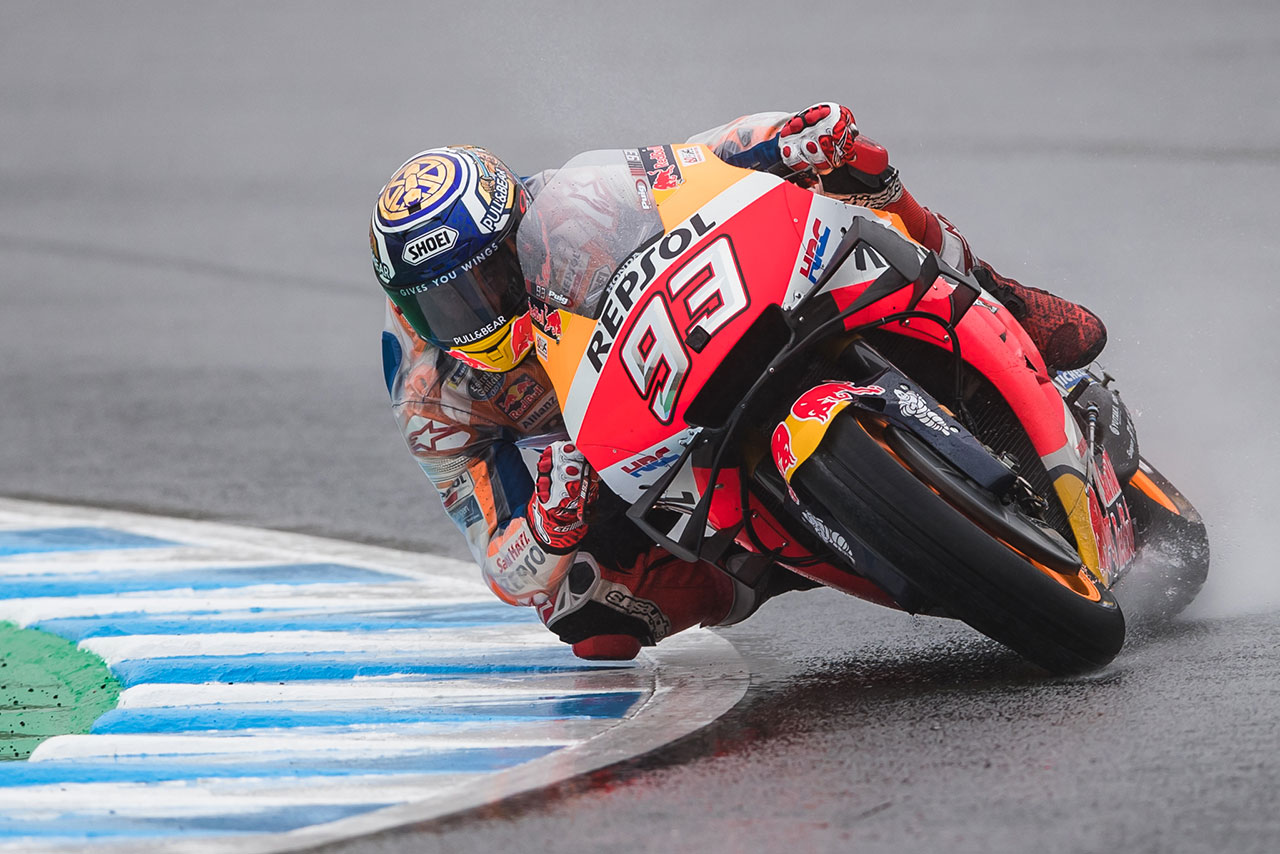 予選日は雨が降り、ウエットコンディションとなった日本GP