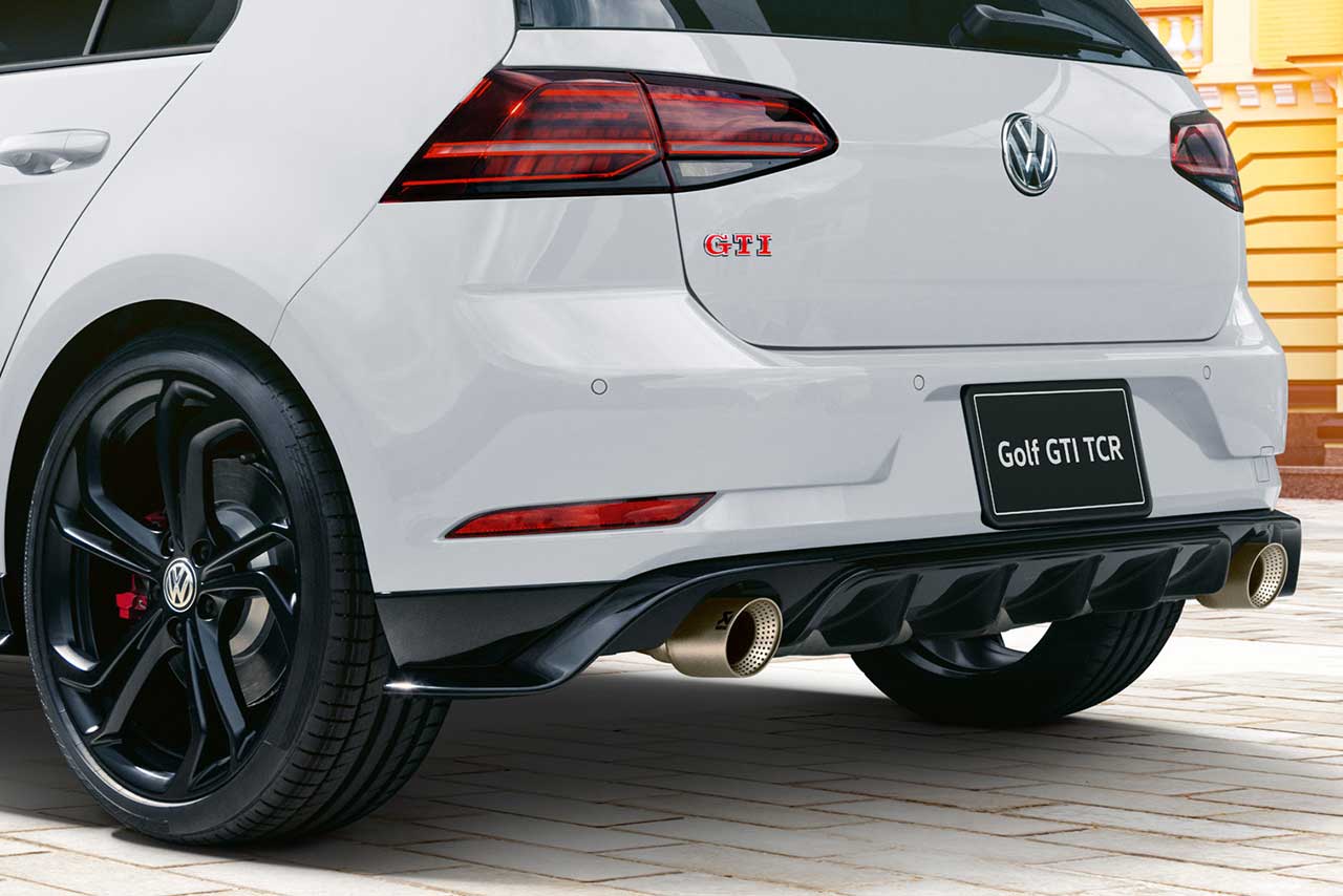 “Akrapovic”チタンエキゾーストシステム