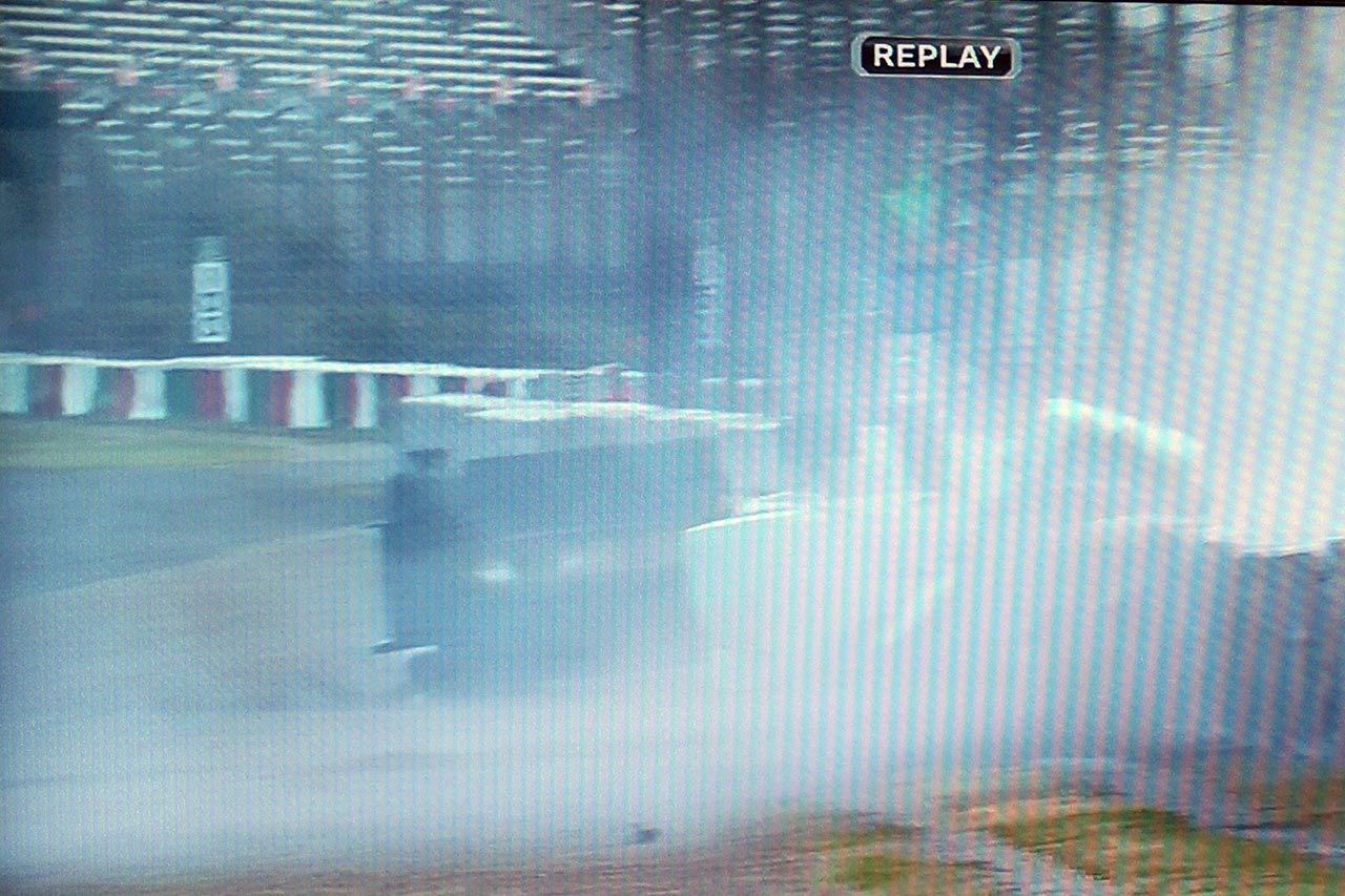 ハリソン・ニューウェイが130Rで横転する大クラッシュも、鈴鹿のオフィシャルが迅速な救出と驚きの修復スピード