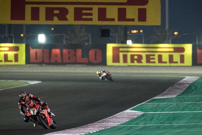 レース終盤にロウズまで追いついたデイビス