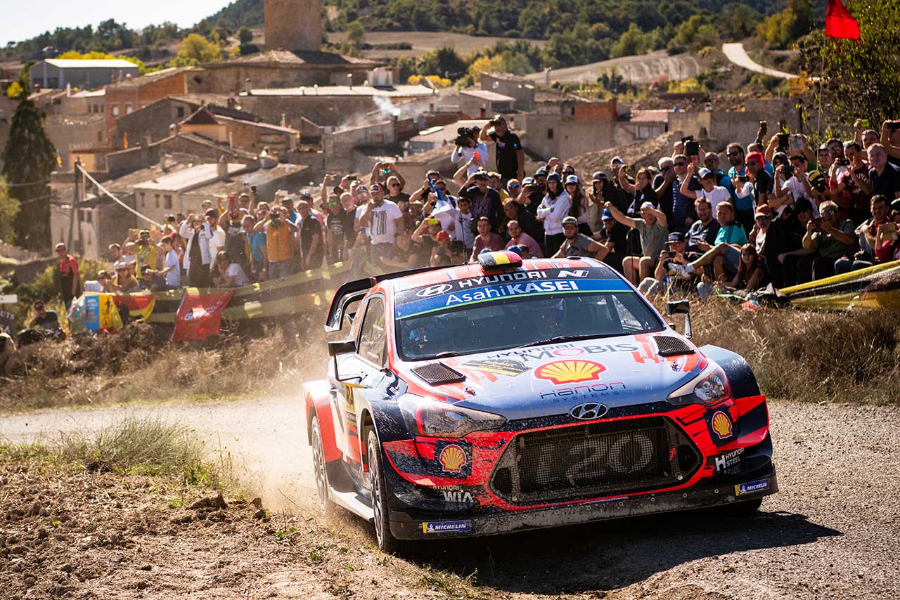 総合首位に浮上し、逆転での王座獲得へ望みをつないだティエリー・ヌービル（ヒュンダイi20クーペWRC）