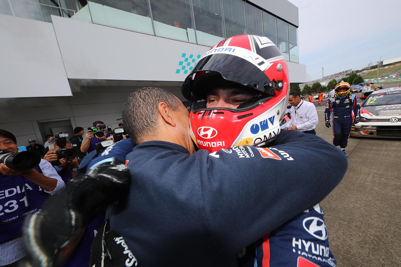 WTCR鈴鹿のレース2を制したノルベルト・ミケリス