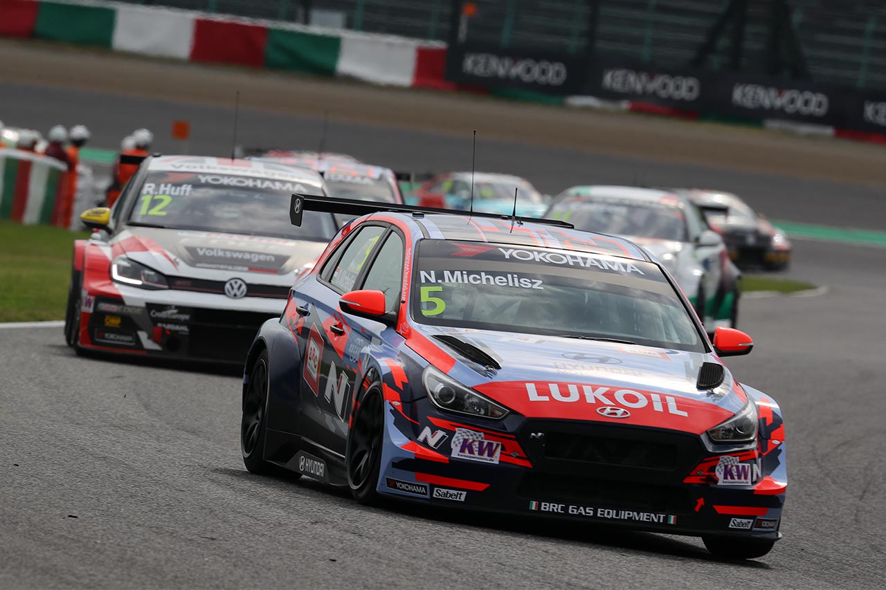 WTCR鈴鹿のレース2のスタートシーン