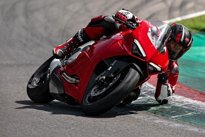 ドゥカティ パニガーレV2 走行