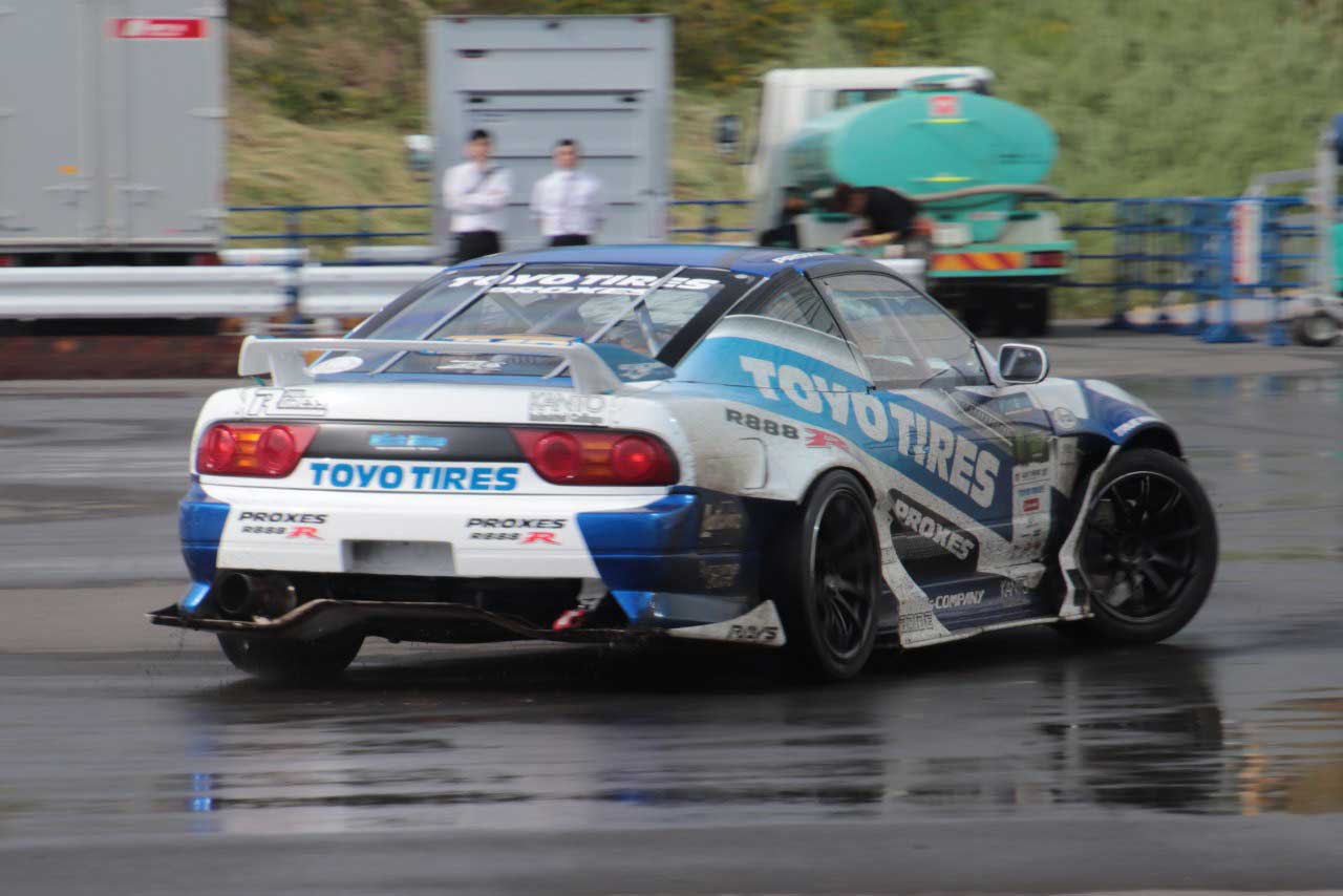 東京・有明でデモランを披露した川畑真人のTEAM TOYO TIRES DRIFT 180SX II