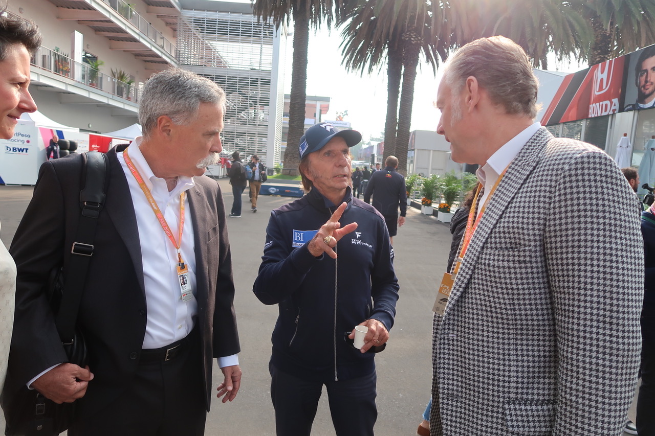 エマーソン・フィッテパルディ（中央）