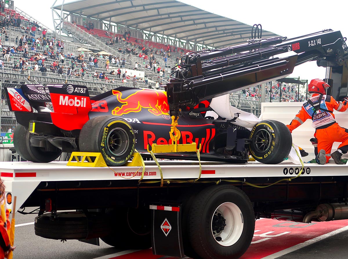 2019年F1第18戦メキシコGP　金曜フリー走行2回目にクラッシュしてしまったアレクサンダー・アルボン