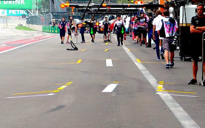 F1 Topic:ピットイン&アウト時のタイムロス防止のため、ひと工夫されたピットボックス