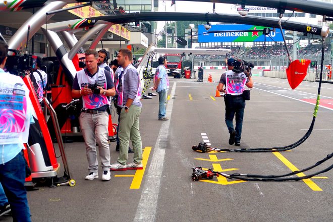 F1 Topic:ピットイン&アウト時のタイムロス防止のため、ひと工夫されたピットボックス