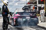 ピットアウトする86号車アキュラNSX GT3 Evo