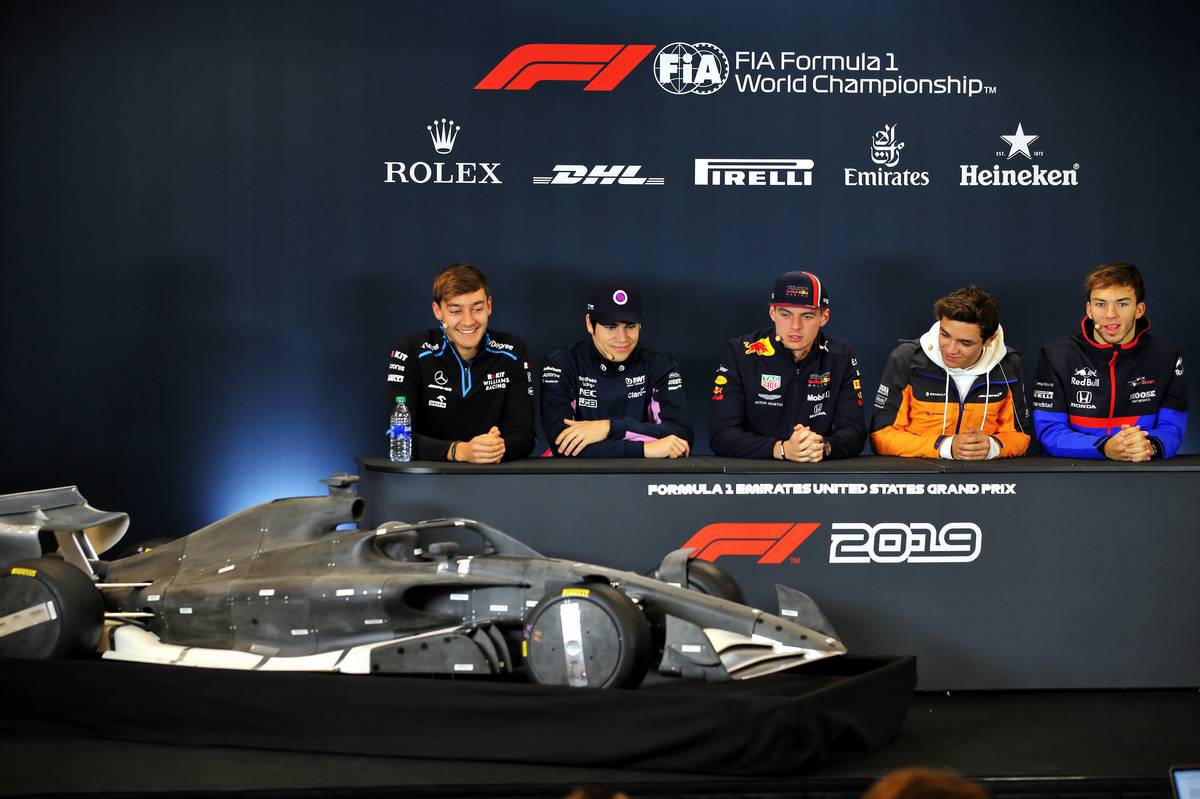 F1アメリカGP木曜会見場に置かれた2021年用の風洞モデル