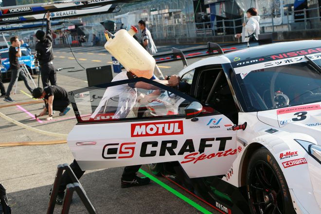 CRAFTSPORTS MOTUL GT-Rの給油