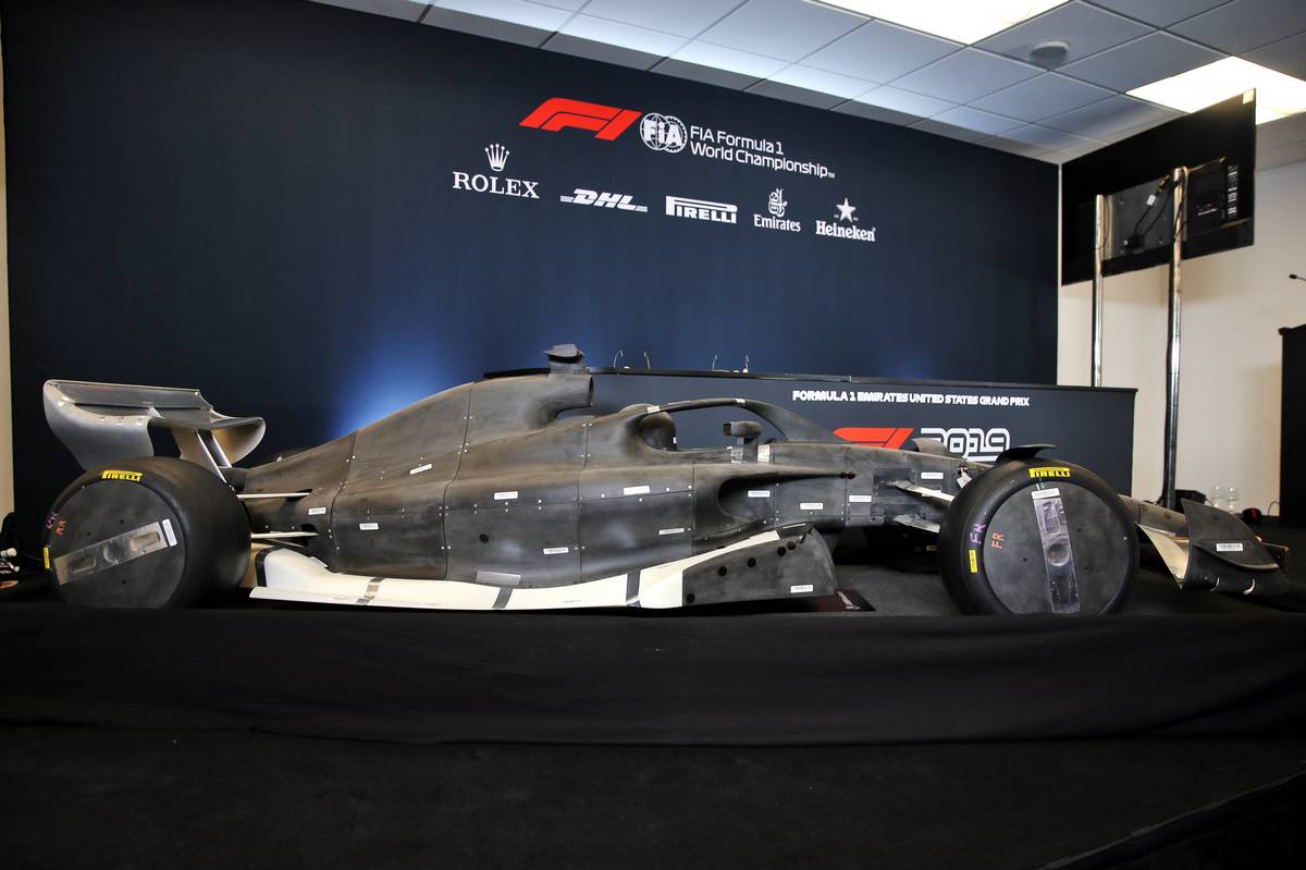 2019年F1第19戦アメリカGP　記者会見の場に用意された2021年のF1モデルカー