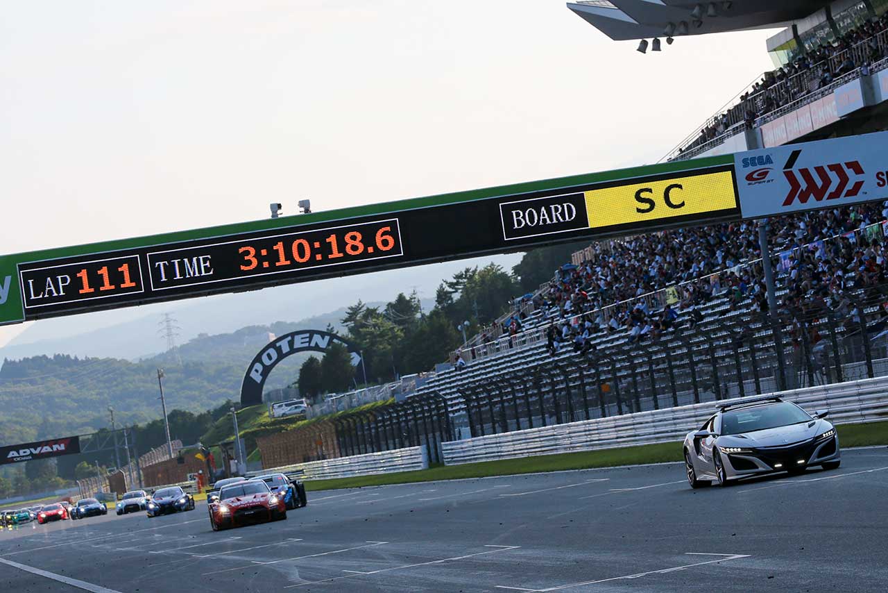 2019年スーパーGT第5戦富士でのセーフティカー導入のシーン。来季からフルコースイエローで代替される。