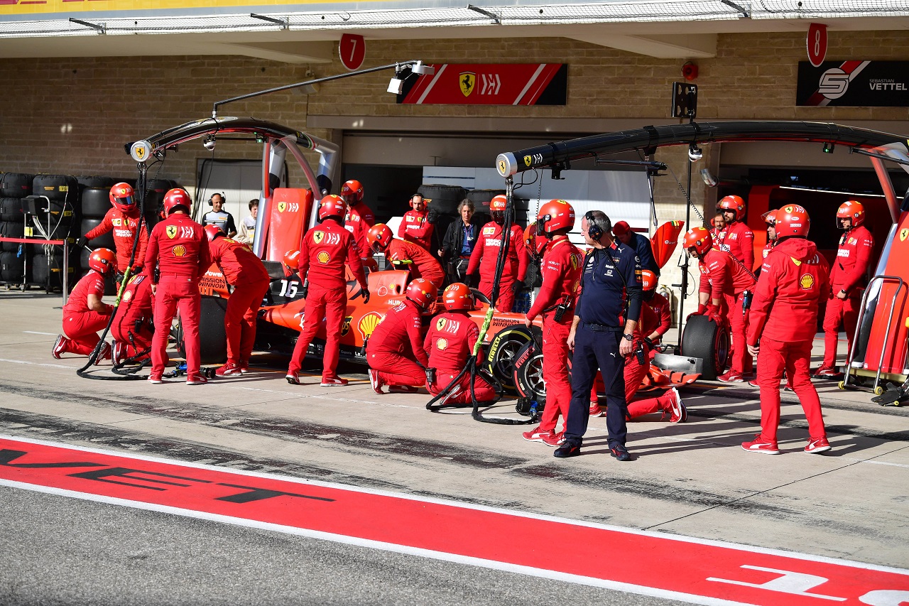 2019年F1第19戦アメリカGP金曜　シャルル・ルクレール（フェラーリ）がピットイン