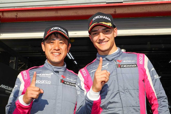 2019年のスーパーGT第8戦もてぎ、GT300クラスのポールポジションを獲得したMcLaren 720Sの荒聖治とアレックス・パロウ