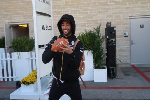 F1 | 【ブログ】最低気温2℃のなかでもリカルドは元気いっぱい／F1アメリカGP現地情報（1）