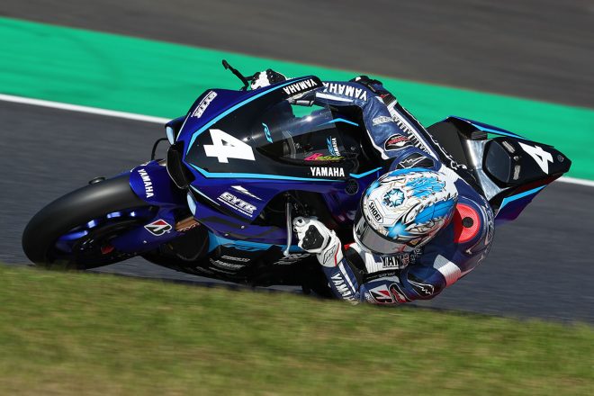 全日本ロードレース第8戦レース2予選の序盤でトップに立った野左根航汰（YAMAHA FACTORY RACING TEAM）