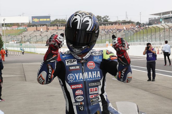 全日本ロードレース第8戦レース1を制した中須賀克行（YAMAHA FACTORY RACING TEAM）