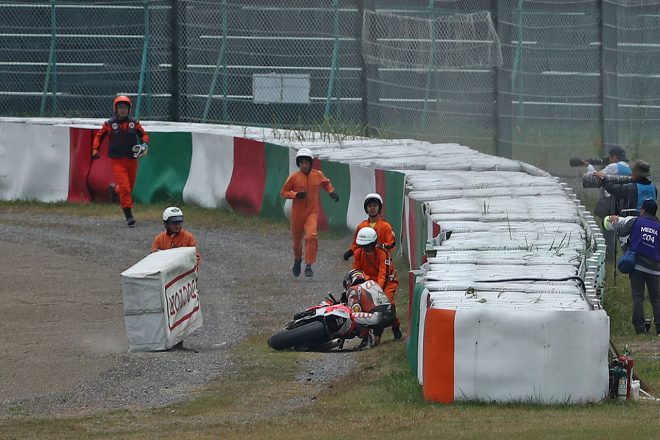 2コーナーで転倒を喫した秋吉耕佑(au・テルル MotoUP RT)
