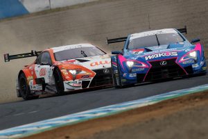 スーパーGT | WAKO’S山下、執念の最終コーナー。KeePer優勝もチームルマンが17年ぶりのチャンピオンに輝く／GT500クラス決勝