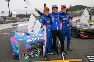 スーパーGT | 参戦11年目の初王座。WAKO’S大嶋「重圧から解放された。来年以降はリラックスしてレースしたい」／GT500チャンピオン会見