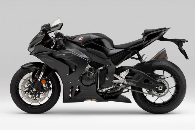 ホンダCBR1000RR-R FIREBLADE（左サイド）