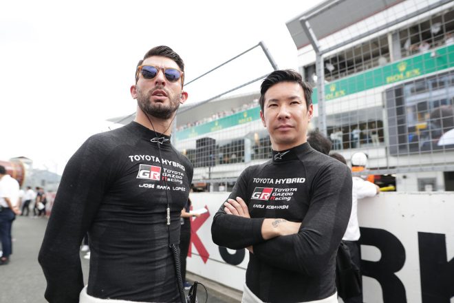 7号車を駆るホセ-マリア・ロペスと小林可夢偉