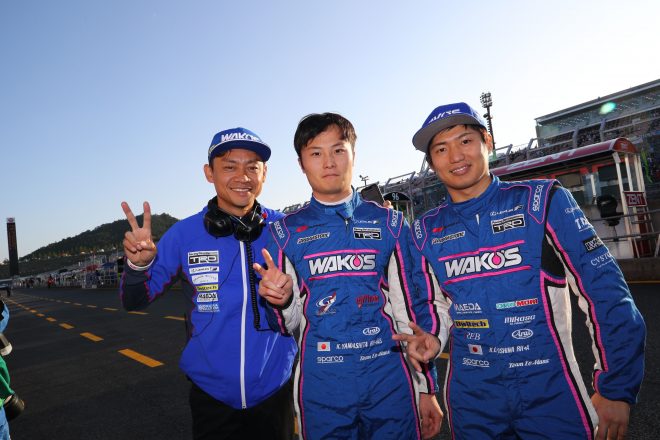 2019年のスーパーGT GT500クラスのドライバーズタイトルを獲得したLEXUS TEAM LEMANS WAKO’Sの大嶋和也と山下健太、チームを率いる脇阪寿一監督
