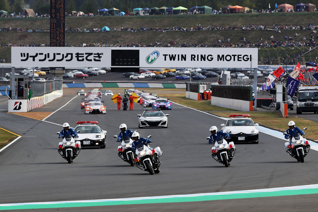 2019スーパーGT第8戦もてぎ 決勝前のパレードラップ