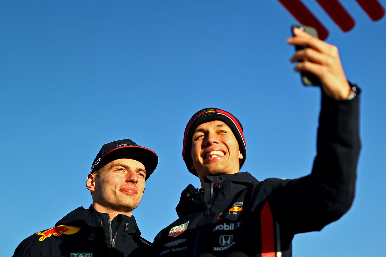 2019年F1第19戦アメリカGP　アレクサンダー・アルボンとマックス・フェルスタッペン（レッドブル・ホンダ）