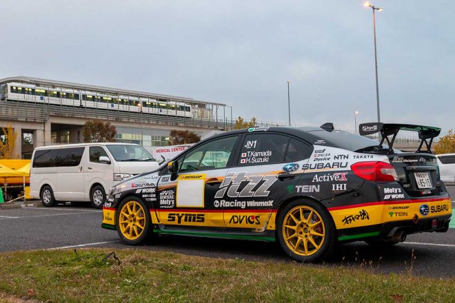 鎌田卓麻がドライブするitzz RALLY TEAMのスバルWRX STI