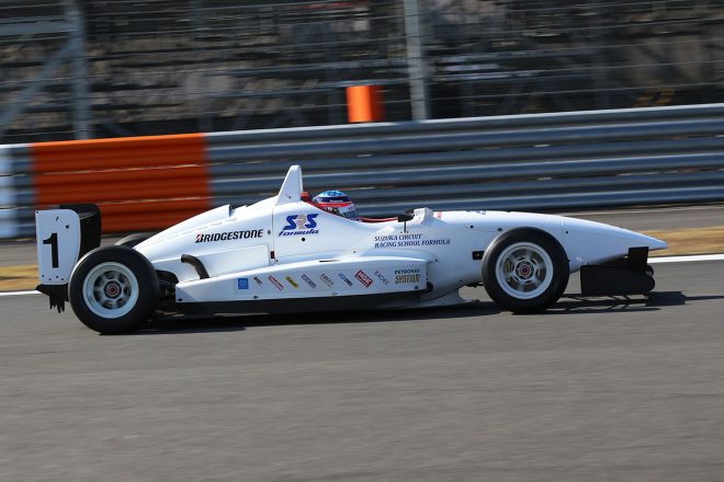 SRS-Formula Cupを走る佐藤琢磨